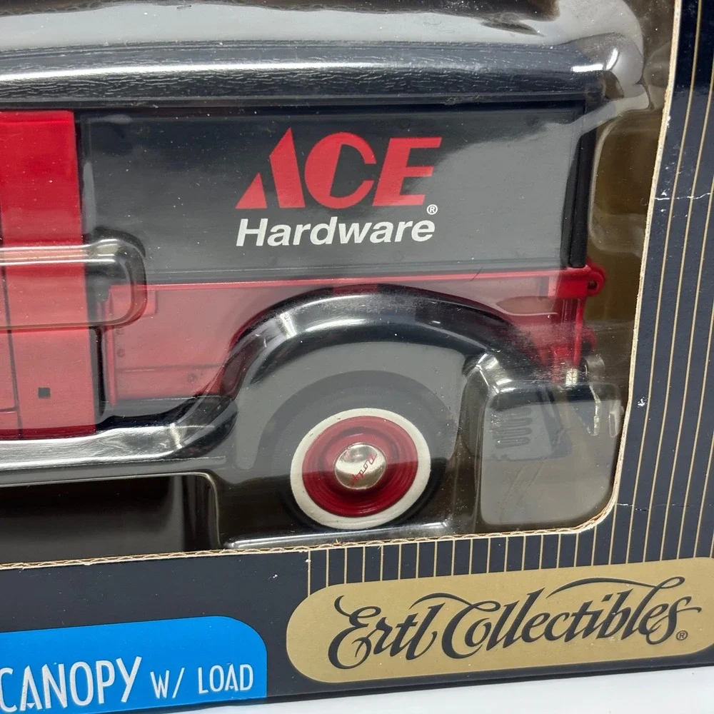 Ertl Ace Hardware‎ 13th Edition 1947 Dodge Canopy with Load Diecast Truck 1:25